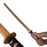 Análisis y comparativa de katanas de madera: ¿Una opción viable en el mundo de las armas medievales?