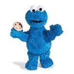 ¡Claro! Aquí tienes un título para tu artículo: El Peluche Monstruo de las Galletas: ¿La Mejor Arma Medieval de Ficción?