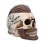 La Calavera Vikinga: Análisis de un Temible Artefacto de Guerra en la Historia y la Ficción Medieval